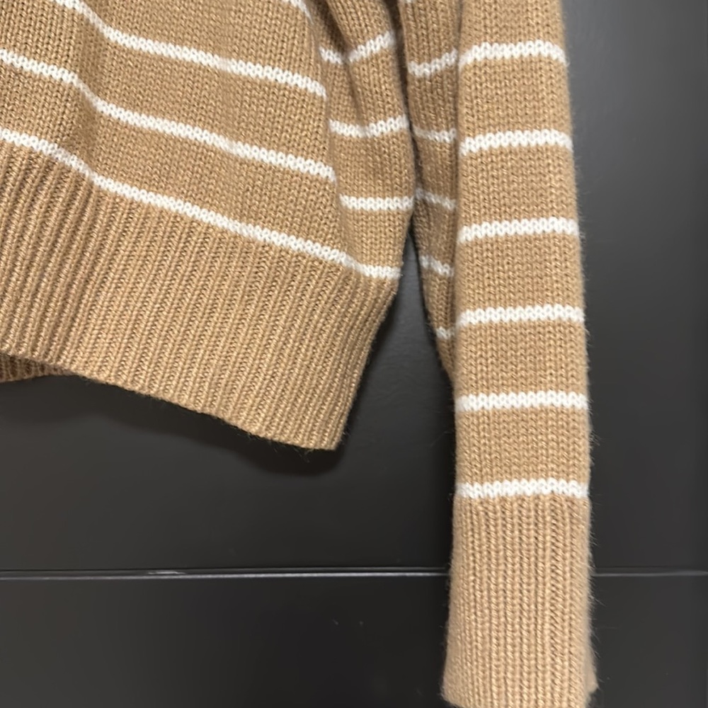 Cropped Sweater - Picture 3 of 3